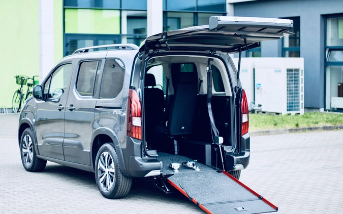 samochody osobowe Peugeot Rifter cena 216500 przebieg: 10, rok produkcji 2024 z Chełmża